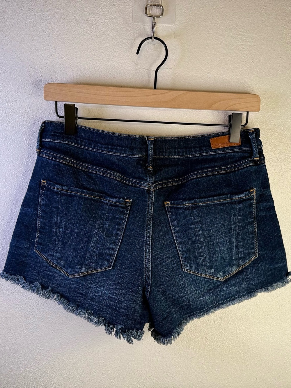 Abercrombie & Fitch Women’s Mid Rise Denim Jean Micro Shorts Size 29 - Picture 11 of 14